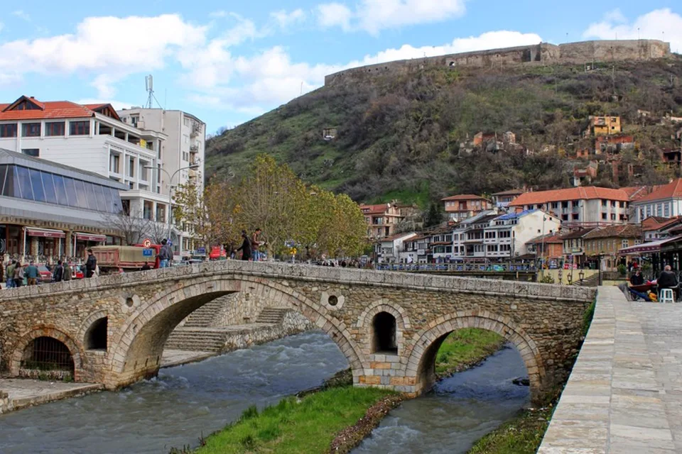 Qendra historike e Prizrenit pranë Shadërvanit